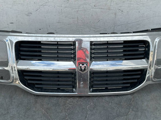 решетка радиатора Dodge Nitro 1 поколение 2009, 2.8 л., дизель, АКПП, внедорожник 5 дв.
