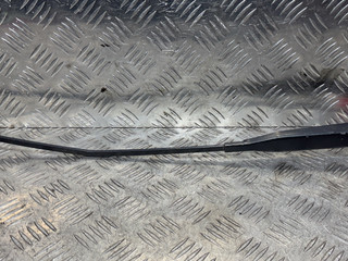щеткодержатель (поводок стеклоочистителя, дворник) Opel Omega B 1999, 2.0 л., 20 SE, бензин, 5МКПП, черный, универсал