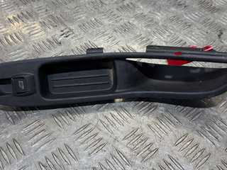кнопка стеклоподъемника двери Ford Focus 3 поколение 2013, 1.0 л., бензин, 5МКПП, хетчбэк 5 дв.