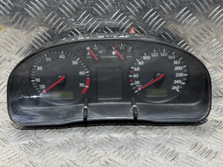 щиток приборов (приборная панель) Volkswagen Passat B5 1999, 1.6 л., бензин, универсал, 3B0920802