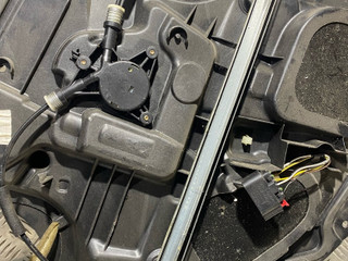 стеклоподъемник электрический задний левый