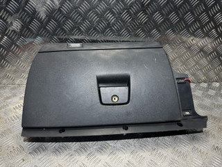 бардачок Volvo V50 1 поколение 2005, 2.0 л., D 4204 T, дизель, 6МКПП, универсал
