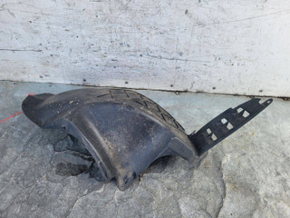 подкрылок задний правый