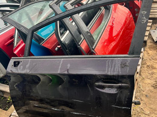 дверь передняя левая Toyota Prius 3 поколение XW30 [рестайлинг] 2013, 1.8 л., 2ZR-FAE, бензин, вариатор, хетчбэк 5 дв.