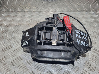 суппорт передний правый Mercedes-Benz M-Класс W163 2001, 4.0 л., дизель, АКПП, черный, внедорожник 5 дв.