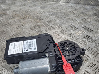 моторчик стеклоподъемника передний правый Audi A4 B7 2007, 2.0 л., BRE, дизель, 6МКПП, универсал, 8E2959802F, 0130821764