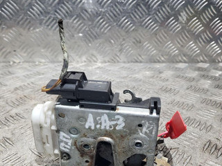 замок двери передней правой Audi A3 8L 1997, 1.6 л., бензин, МКПП, хетчбэк 5 дв., 8L2837016A
