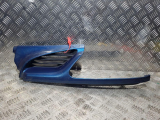 решетка радиатора Renault Scenic 1 поколение 1998, 1.6 л., K7M 690, бензин, 5МКПП, синий, минивэн, 7700834200