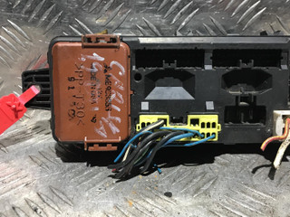 блок предохранителей Mitsubishi Carisma 1 поколение 1999, 1.9 л., дизель, МКПП, MR318828, MB953355