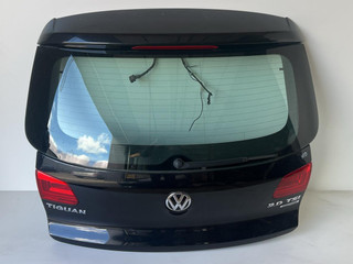 крышка багажника (дверь 3-5) Volkswagen Tiguan 1 поколение [рестайлинг] 2012, 2.0 л., CCZA, бензин, АКПП, внедорожник 5 дв., полный привод, 5N0827025G