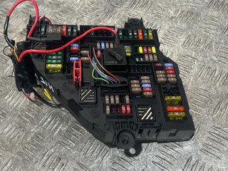 блок предохранителей BMW 5 серия F07/F10/F11 2012, 2.0 л., N20 B20 A, бензин, АКПП, седан, 1670499