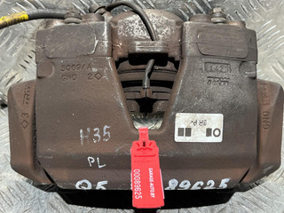 суппорт передний левый Audi Q5 8R 2012, 2.0 л., CDNC, бензин, АКПП, внедорожник 5 дв., 8K0615123D, 8R0105P