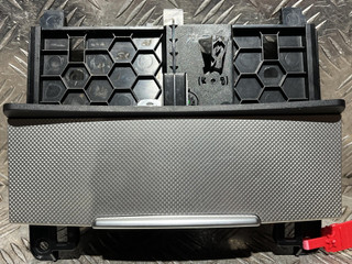 пепельница Audi Q7 4L [рестайлинг] 2014, 3.0 л., CJTB, бензин, АКПП, внедорожник 5 дв., 4L0857951