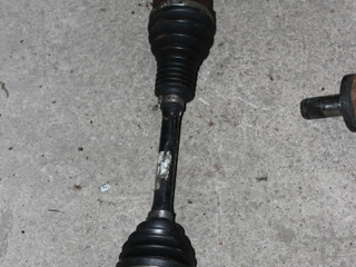 полуось передняя левая (приводной вал, ШРУС) BMW 7 серия F01/F02 2011, 4.4 л., N63 B44 A, бензин, АКПП, седан, 31607606027
