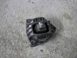 подушка крепления двигателя BMW 7 серия F01/F02 2010, 4.4 л., бензин, АКПП, schwarz 2 (668), седан, 6775905