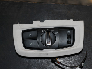 переключатель света BMW X5 F15 2018, 2.0 л., гибрид, АКПП, серебристый, внедорожник 5 дв., 61319865813