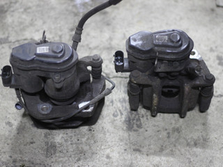 суппорт задний правый BMW 5 серия F07/F10/F11 2011, 2.0 л., дизель, МКПП, черный 475, седан, правый руль, 34216793042