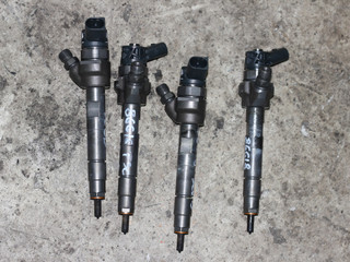 форсунка BMW 3 серия F30/F31/F34 2014, 2.0 л., дизель, МКПП, седан, правый руль, 7810703