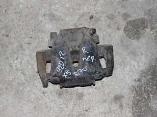 суппорт передний правый BMW X5 E70 2008, 3.0 л., дизель, АКПП, бронзовый, внедорожник 5 дв., правый руль, 34116776784