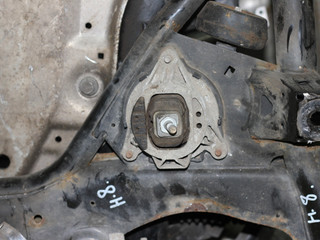 подушка крепления двигателя BMW 3 серия F30/F31/F34 2013, 2.0 л., дизель, МКПП, белый альпин вайс 300, седан, правый руль, 22116787657