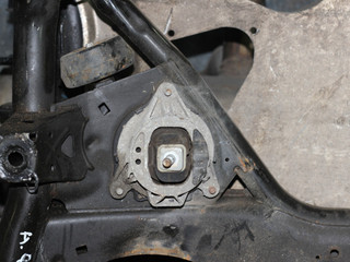 подушка крепления двигателя BMW 3 серия F30/F31/F34 2013, 2.0 л., дизель, МКПП, белый альпин вайс 300, седан, правый руль, 22116787658