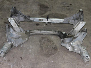 балка подвески передняя (подрамник) BMW 5 серия F07/F10/F11 2012, 2.0 л., бензин, АКПП, белый а300, седан, 31116799321