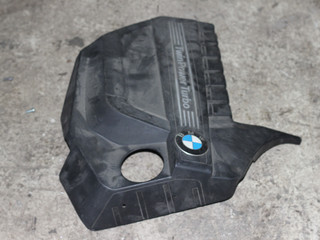 декоративная крышка двигателя BMW 5 серия F07/F10/F11 2012, 3.0 л., бензин, АКПП, черный, седан, 7607447