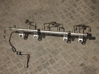 топливная рампа BMW 5 серия F07/F10/F11 2012, 3.0 л., бензин, АКПП, черный, седан, 7576779