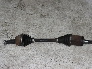 полуось передняя левая (приводной вал, ШРУС) BMW X5 E70 2009, 3.0 л., дизель, АКПП, внедорожник 5 дв., правый руль, 31607545125