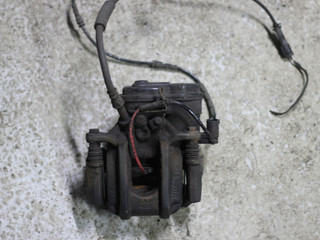 суппорт задний правый BMW 5 серия F07/F10/F11 2011, 2.0 л., N47 D20 C, дизель, АКПП, a89, универсал, задний привод, правый руль, 6793042
