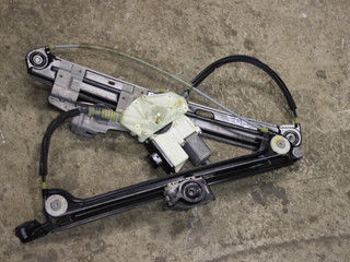 стеклоподъемник задний правый BMW 5 серия F07/F10/F11 2012, 2.0 л., дизель, АКПП, imperial-blau brillant metallic, хетчбэк 5 дв., правый руль, 7017102