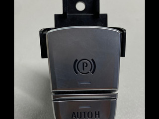 кнопка ручного тормоза (ручника) BMW 7 серия G11/G12 2018, 4.0 л., дизель, АКПП, 475 цвет, седан, 9109308