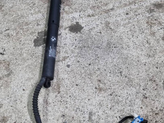 амортизатор крышки багажника (3-5 двери) BMW X5 F15 2018, 3.0 л., N57 D30 A, дизель, АКПП, a96, полный привод, правый руль, 51247434041
