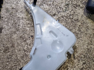 бачок омывателя BMW 4 серия F32/F33 [рестайлинг] F32 2017, 2.0 л., B47 D20 A, дизель, АКПП, купе, правый руль, 7241671