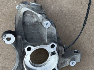 кулак поворотный левый BMW 2 серия F44 2021, 1.5 л., бензин, передний привод, правый руль, 6876645, 6876853