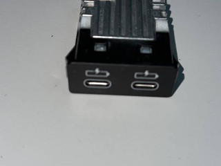 разъем AUX / USB BMW 1 серия F40 F52 (2019 - 2026), 1.6 л., дизель, АКПП, белый, хетчбэк 5 дв., передний привод, правый руль, 84108711938