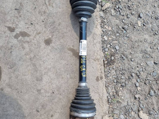 полуось передняя левая (приводной вал, ШРУС) BMW X4 F26 2017, 3.0 л., N57 D30 A, дизель, АКПП, внедорожник 5 дв., 8675013