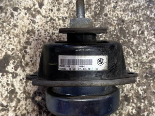 подушка крепления двигателя BMW X5 F15 2018, 3.0 л., N57 D30 B, дизель, АКПП, 475 (black-sapphire metallic), внедорожник 5 дв., полный привод, 6853103