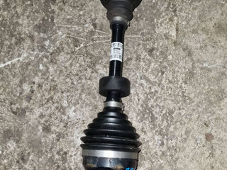 полуось передняя левая (приводной вал, ШРУС) BMW X2 F39 2022, 2.0 л., B48 A20 A, бензин, полный привод, 8482645