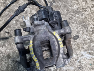 суппорт задний левый BMW X2 F39 2022, 2.0 л., B48 A20 A, бензин, 6885537