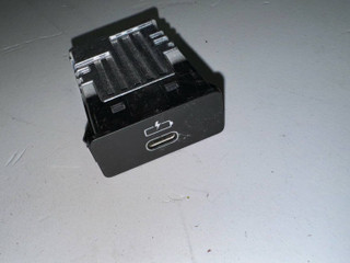 разъем AUX / USB BMW 2 серия G42 2022, 2.0 л., B47 D20 B, дизель, АКПП, купе, задний привод, 8711940