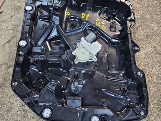 стеклоподъемник передний правый BMW X6 M F96 2021, 4.4 л., S63 B44 B, бензин, АКПП, внедорожник 5 дв.