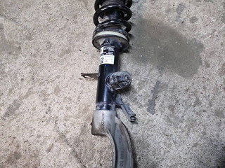 амортизатор передний правый BMW X6 M F96 2021, 4.4 л., S63 B44 B, бензин, АКПП, внедорожник 5 дв., 9500364