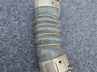 патрубок интеркулера BMW X6 G06 2023, 3.0 л., B57 D30 B, дизель, АКПП, c4w skyscraper grau metallic, внедорожник 5 дв., полный подключаемый привод, 8599391