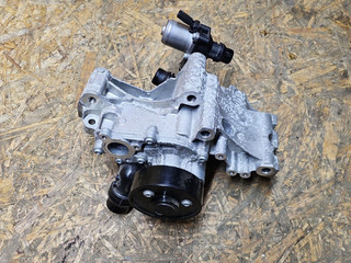 помпа BMW 4 серия G22/G23 G22 2020, 2.0 л., B46 B20 B, бензин, АКПП, купе, полный привод, 8650983, 8689694