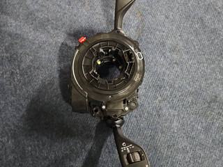 переключатель подрулевой (стрекоза) BMW X5 G05 [рестайлинг] G05 2024, 3.0 л., B57 D30 B, дизель, АКПП, 475 black-sapphire metallic, хетчбэк 5 дв., полный привод, правый руль, 5A819E9