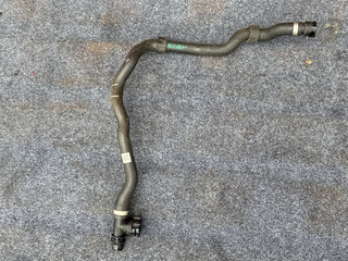 патрубок радиатора BMW M4 G82/G83 G82 2022, 3.0 л., S58B30A, бензин, АКПП, c4p (brooklyn grey metallic), купе, полный привод, правый руль, 8096444