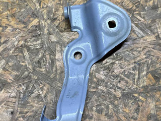 крепление ( кронштейн ) крыла BMW M4 G82/G83 G82 2022, 3.0 л., S58B30A, бензин, АКПП, c4p (brooklyn grey metallic), купе, полный привод, правый руль, 7486805