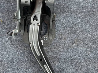 педаль тормоза BMW 7 серия G70 2024, 3.0 л., B57 D30 B, дизель, АКПП, carbonschwarz metallic (416), седан, полный привод, 6896514