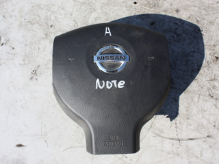 подушка безопасности водителя Nissan Note E11 2005